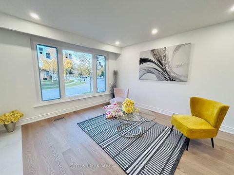 Photo 7 at 23 Hildenboro Square, L'Amoreaux, Toronto