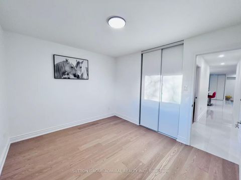 Photo 17 at 23 Hildenboro Square, L'Amoreaux, Toronto