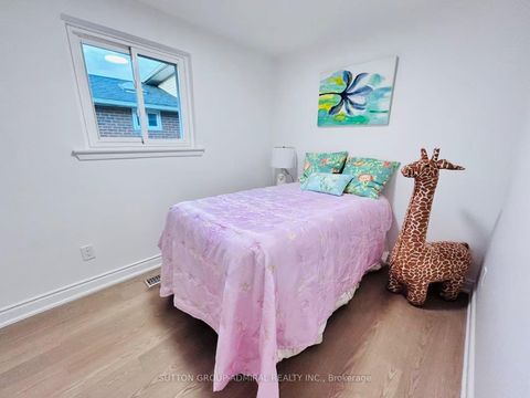 Photo 21 at 23 Hildenboro Square, L'Amoreaux, Toronto