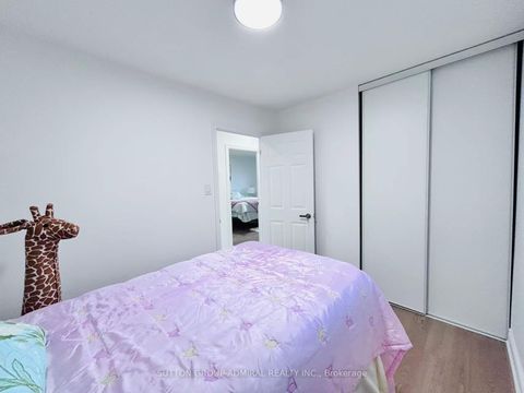 Photo 22 at 23 Hildenboro Square, L'Amoreaux, Toronto