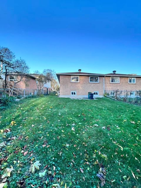 Photo 23 at 23 Hildenboro Square, L'Amoreaux, Toronto