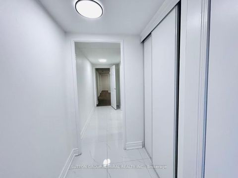 Photo 25 at 23 Hildenboro Square, L'Amoreaux, Toronto