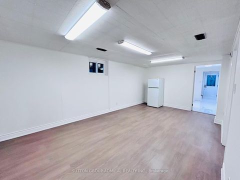 Photo 27 at 23 Hildenboro Square, L'Amoreaux, Toronto