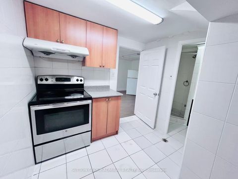 Photo 29 at 23 Hildenboro Square, L'Amoreaux, Toronto