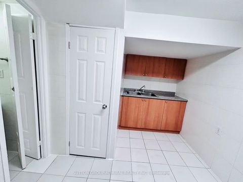 Photo 30 at 23 Hildenboro Square, L'Amoreaux, Toronto