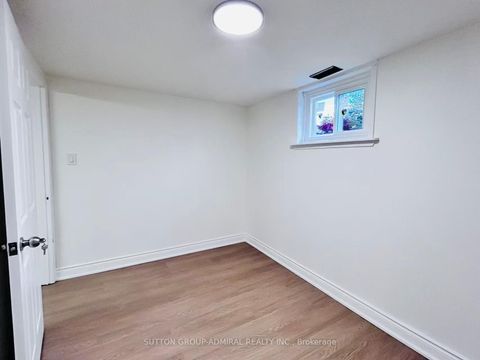 Photo 31 at 23 Hildenboro Square, L'Amoreaux, Toronto