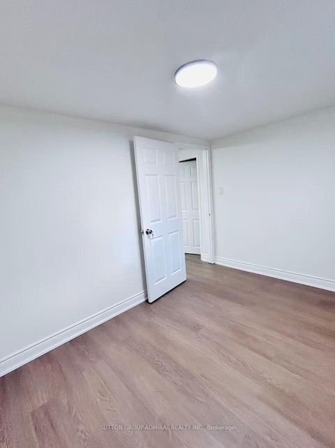 Photo 32 at 23 Hildenboro Square, L'Amoreaux, Toronto