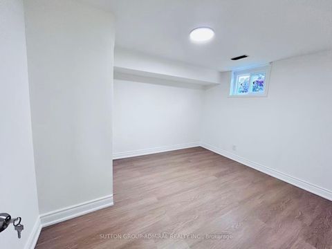 Photo 34 at 23 Hildenboro Square, L'Amoreaux, Toronto