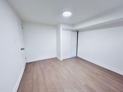 Photo 35 at 23 Hildenboro Square, L'Amoreaux, Toronto