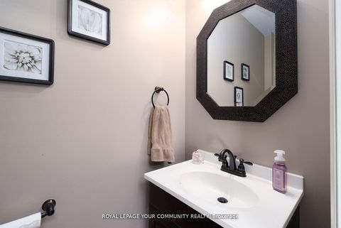 Photo 6 at 86 Corkwood Crescent, Maple, Vaughan