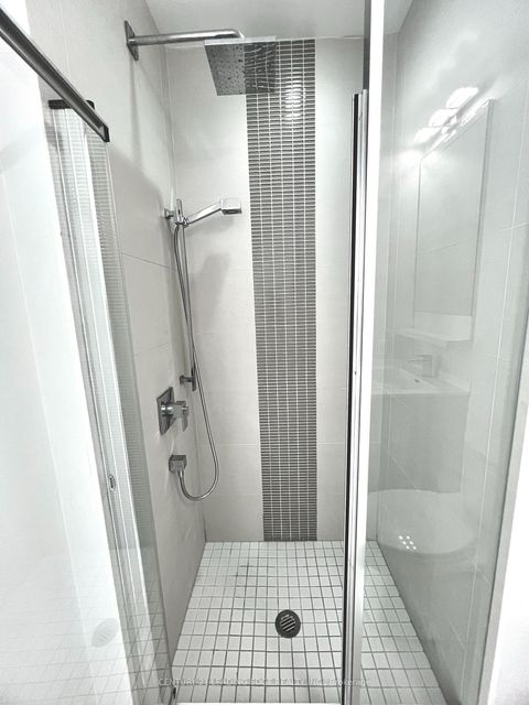 Photo 4 at 209 - 28 AVONDALE Avenue, Willowdale East, Toronto