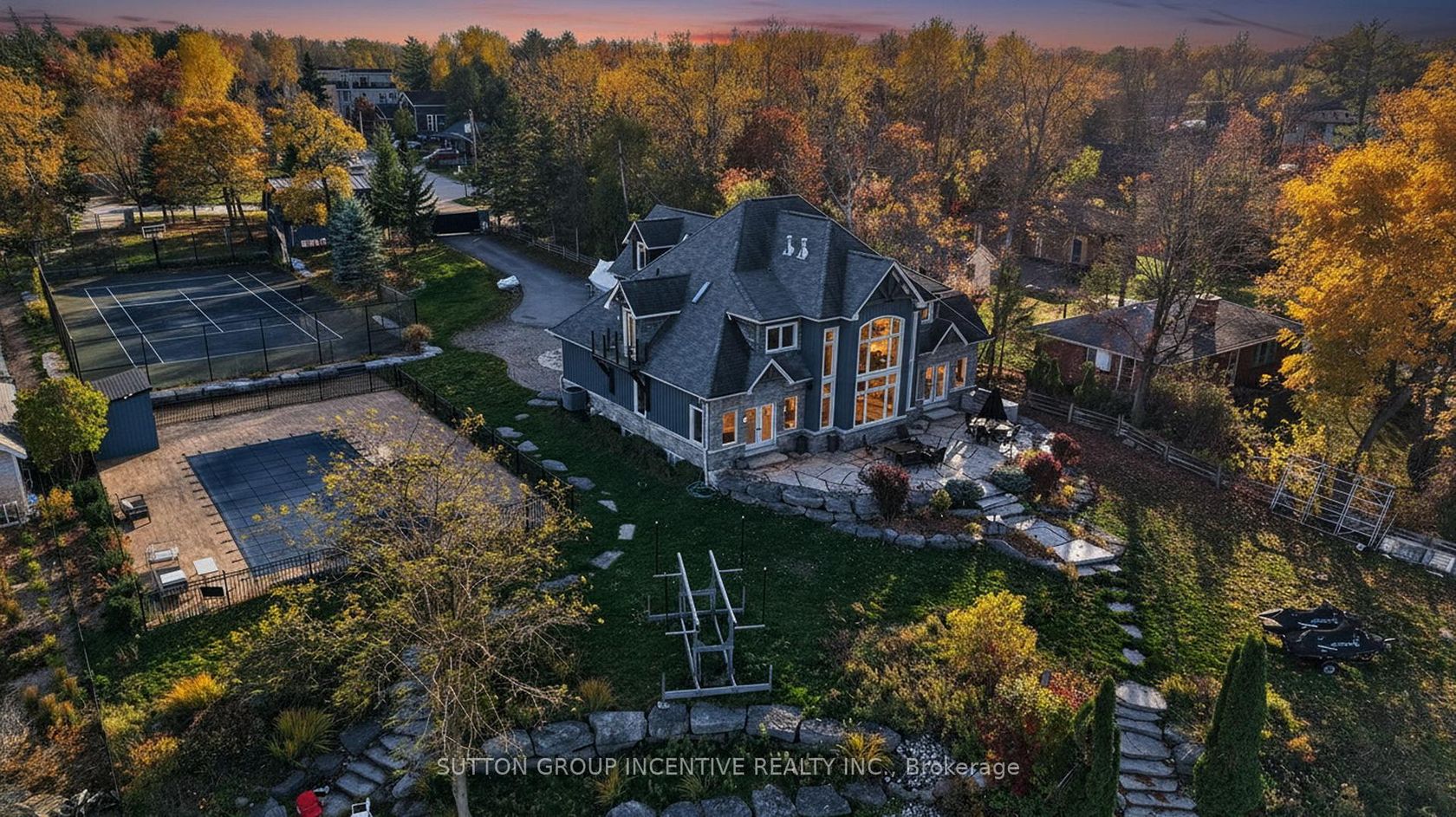 44-46 Gray Lane, Shore, Barrie photo number 2