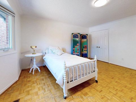 Photo 15 at 48 Millcroft Way, Brownridge, Vaughan