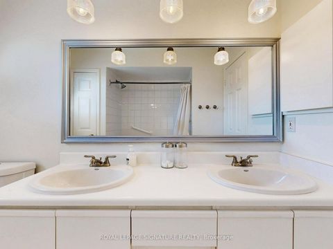 Photo 16 at 48 Millcroft Way, Brownridge, Vaughan