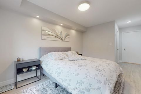 Photo 15 at 321 - 1000 King Street W, Niagara, Toronto