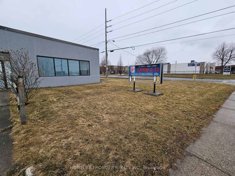 Photo 3 at 13 Racine Road, Clairville, Toronto