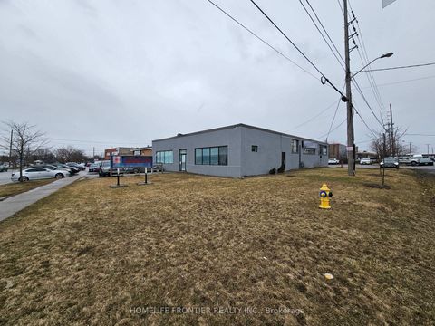 Photo 4 at 13 Racine Road, Clairville, Toronto