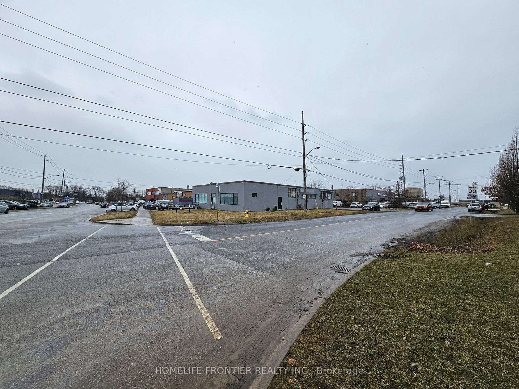 13 Racine Road, Clairville, Toronto photo number 2