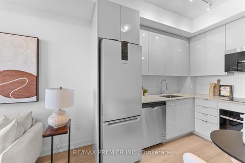 Photo 11 at 2617 - 10 Abeja Street, Concord, Vaughan