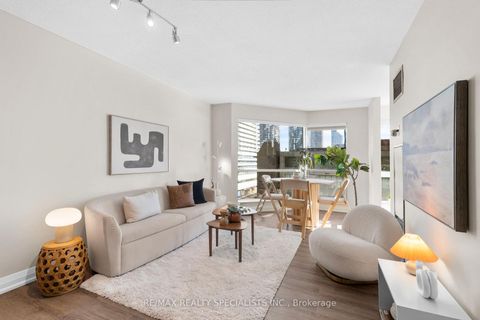 Photo 4 at 710 - 10 Yonge Street, Waterfront Communities C1, Toronto