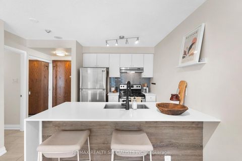 Photo 8 at 710 - 10 Yonge Street, Waterfront Communities C1, Toronto