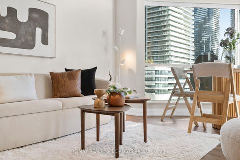 Photo 9 at 710 - 10 Yonge Street, Waterfront Communities C1, Toronto