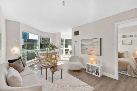 Photo 10 at 710 - 10 Yonge Street, Waterfront Communities C1, Toronto