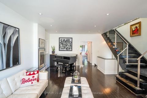 Photo 1 at 137 PARKVIEW Avenue, Willowdale East, Toronto