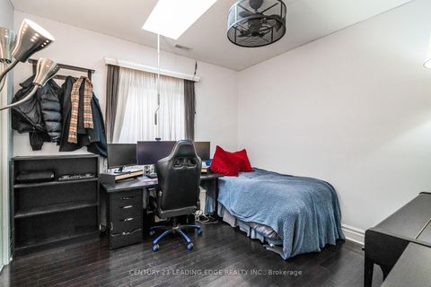 Photo 20 at 137 PARKVIEW Avenue, Willowdale East, Toronto