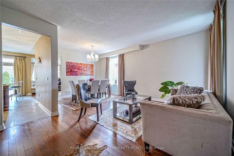 Photo 1 at 106 SNOWY MEADOW AVE Avenue, Oak Ridges, Richmond Hill