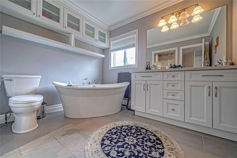 Photo 8 at 106 SNOWY MEADOW AVE Avenue, Oak Ridges, Richmond Hill