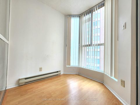 Photo 6 at 901 - 55 Centre Avenue, Bay Street Corridor, Toronto