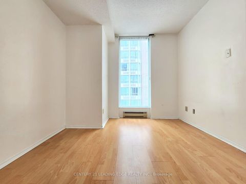 Photo 8 at 901 - 55 Centre Avenue, Bay Street Corridor, Toronto