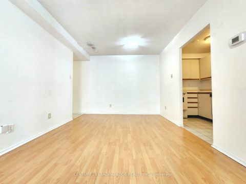 Photo 11 at 901 - 55 Centre Avenue, Bay Street Corridor, Toronto