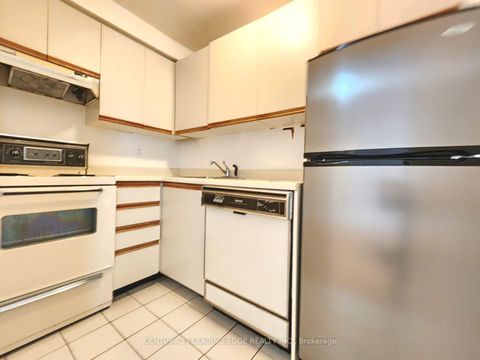 Photo 15 at 901 - 55 Centre Avenue, Bay Street Corridor, Toronto