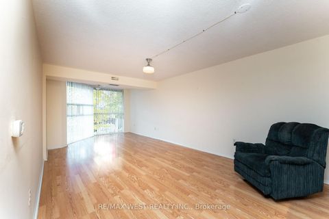 Photo 12 at 205 - 725 King Street W, Niagara, Toronto