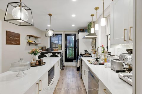 Photo 27 at 16 Rosemount Avenue, Wychwood, Toronto