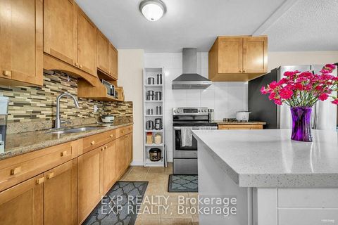 Photo 5 at 14 - 33 Four Winds Drive, York University Heights, Toronto