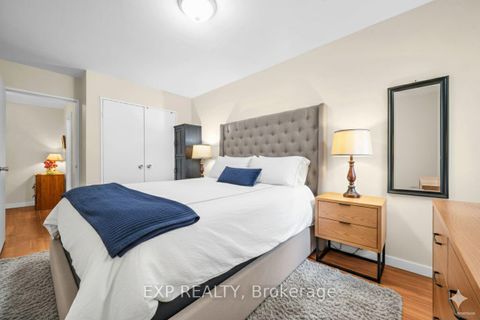 Photo 11 at 14 - 33 Four Winds Drive, York University Heights, Toronto