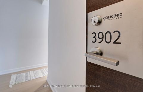 Photo 3 at 3902 - 21 Iceboat Terrace, Waterfront Communities C1, Toronto