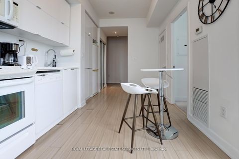 Photo 13 at 3902 - 21 Iceboat Terrace, Waterfront Communities C1, Toronto