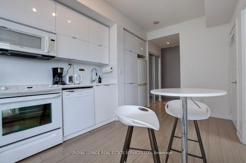 Photo 14 at 3902 - 21 Iceboat Terrace, Waterfront Communities C1, Toronto