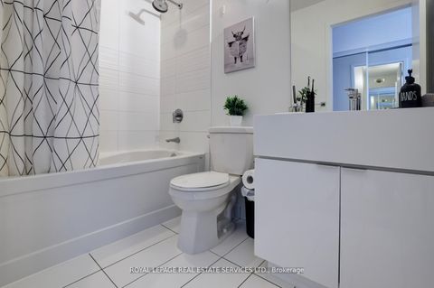 Photo 19 at 3902 - 21 Iceboat Terrace, Waterfront Communities C1, Toronto