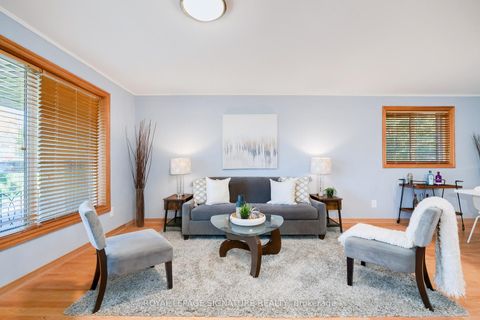 Photo 2 at 15 Prattley Drive, Don Valley Village, Toronto