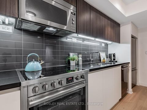 Photo 4 at 811 - 75 Queens Wharf Road, Waterfront Communities C1, Toronto