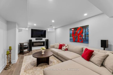 Photo 13 at 39 Pitney Avenue, Jefferson, Richmond Hill