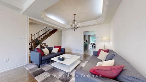 Photo 4 at 16 Carriage House Court, Jefferson, Richmond Hill