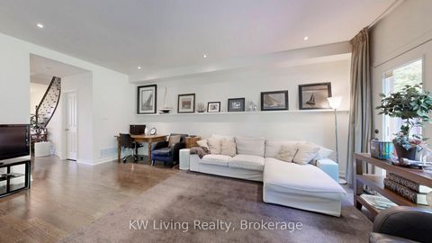 Photo 10 at 16 Carriage House Court, Jefferson, Richmond Hill