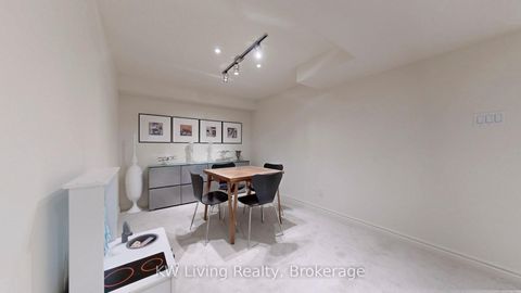 Photo 32 at 16 Carriage House Court, Jefferson, Richmond Hill