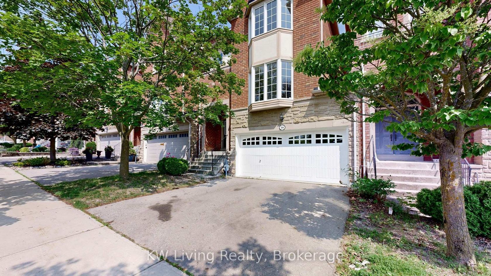 16 Carriage House Court, Jefferson, Richmond Hill 